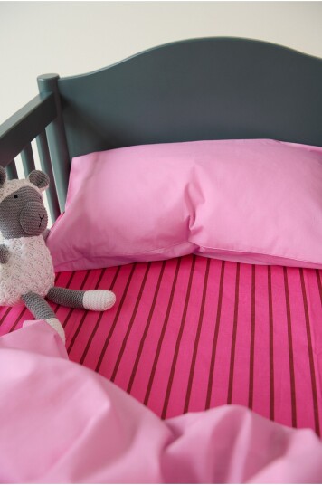 Jotex Mini Stretchlaken Krybbe Økologisk Cerice/rust SIMA Kjøp Laken hos Jotex Jotex Mini Stretchlaken Krybbe Økologisk Cerice/rust SIMA Kjøp Laken hos Jotex
