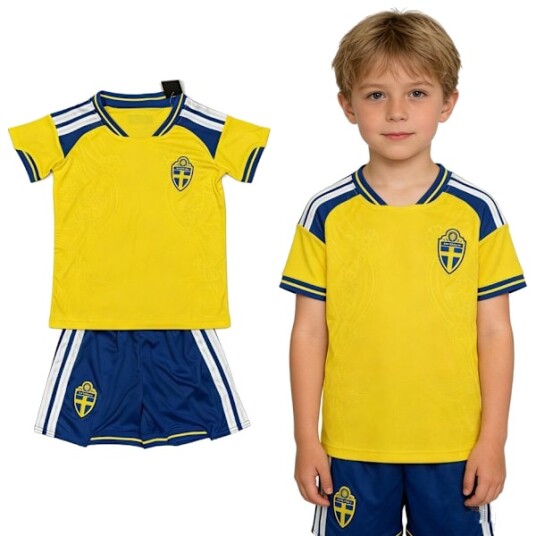 Pustende Sverige 2026 VM Barnefotballdraktsett - Premiumgave til sønnen din, Hjemmedrakt for gutter med shorts