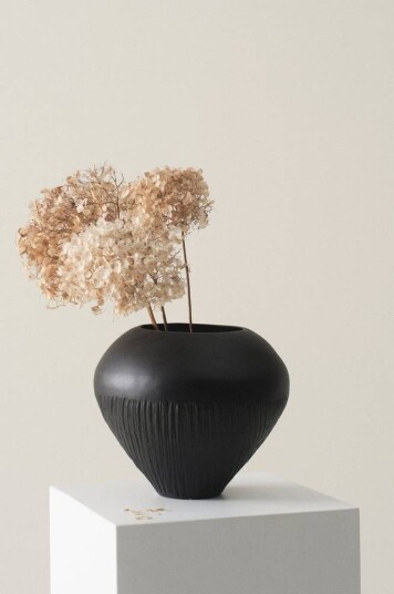 Jotex GISELE vase/potte - høyde 20,5 cm Svart 1702017-01-0 1726457-01-0