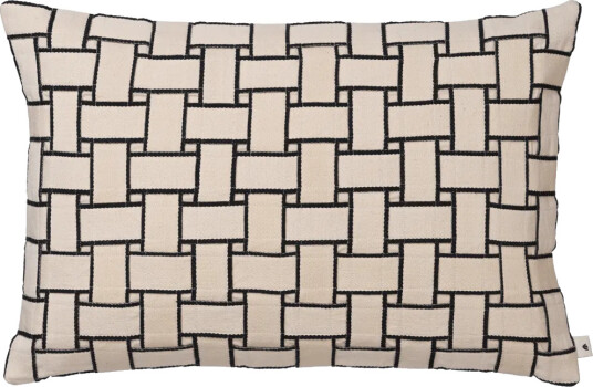 Ferm Living Lattice putetrekk Off white black 40x60 cm Ferm Living Lattice putetrekk Off white black 40x60 cm