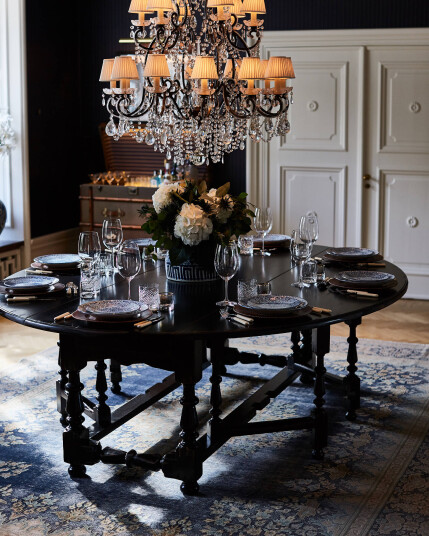 Balmoral spisebord estate black