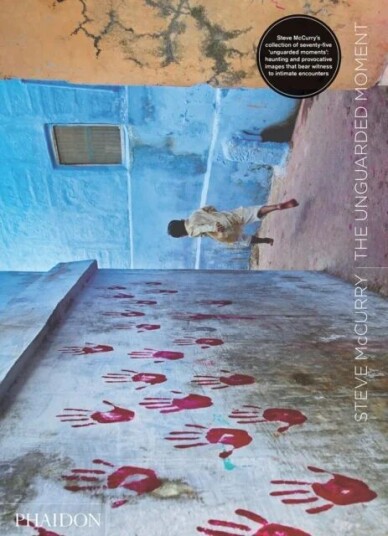 The Unguarded Moment Av Steve Mccurry