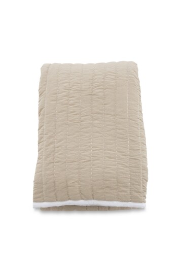 Venture Design Juni sengeteppe Hvit/beige 260 x 260 cm