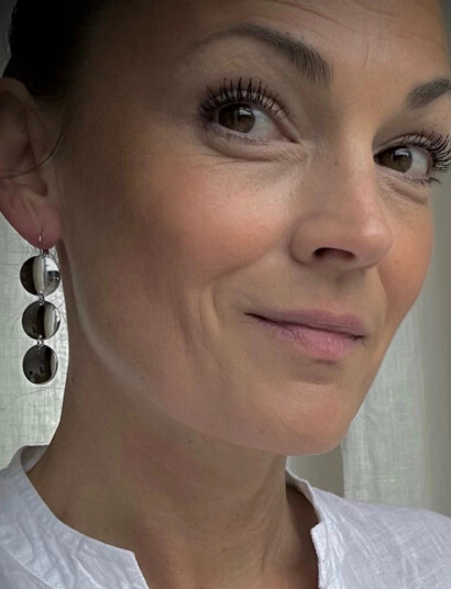 Bud to rose Capri Hook Earring Gold   Silver   ONE SIZE
