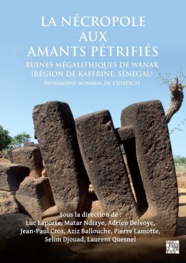 La necropole aux amants petrifies. Ruines megalithiques de Wanar (Region de Kaffrine, Senegal)