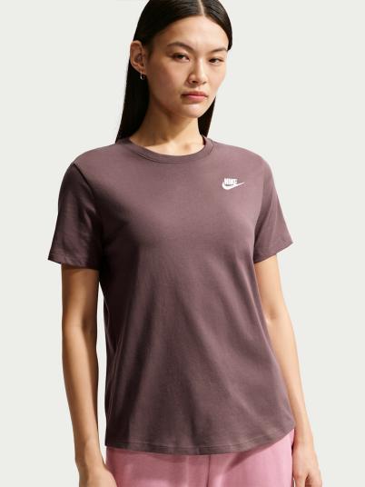 Nike Sportswear Club Tee Lilla XS Nike Sportswear Club Tee Lilla XS