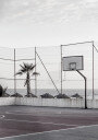 Basketball Court by the Sea Plakat Plakat / 100x150cm