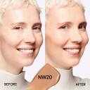 MAC Studio Fix Fluid Foundation med SPF 15 for alle hudtyper 30 ml - Farge NW20