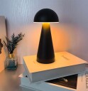 Homeline bordlampe​​​​​​​ svart LED oppladb soppform 420008