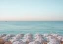 Riviera Beach Umbrellas Plakat Plakat / 30x40cm