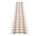 Pappelina Poppy matte potato vanilje 70x350 cm
