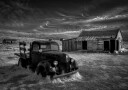 Forgotten Farmhouse Truck Plakat / 30x40