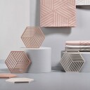 Zone Denmark - Hexagon grytunderlag silikon 16 cm varmgrå