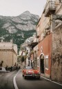 Red Car On The Amalafi Coast Plakat Plakat / 100x150cm