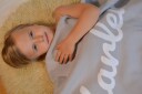 Babyteppe  med navn   XL ,enkelt farge uten mønster med 3 navn