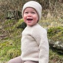 Bluum Strikkegenser Hugo med lue flere farger garnpakke i Soft Merino Ull