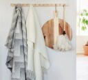 Røros Tweed Lynild pledd grå hvit