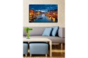 Lerretsbilde med LED belysning 45x70 cm Vakker utsikt over en kanal i Venezia med opplyste bygninger ved vannet Blå / Oransje / Grønn
