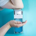 Veggmontert såpe  og desinfeksjonsdispenser 500 ml sett med 2