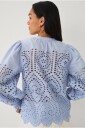 Ellos Collection   Bluse med broderie anglaise   Blå