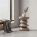 Zigzag sidebord og krakk – allsidig romalderdesign