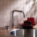 Vola 590 kjøkkenbatteri 210 mm tut, svingbar, Krom