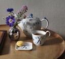 Royal Copenhagen Blue Fluted Plain Alphabet kopp 33 cl L