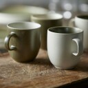Studio Round North Krus 33 cl Matte Moss/Matte White