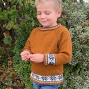 Bluum Strik Strikkesett Åttebladsrose genser med lue - garnpakke i Bluum Pure Eco Baby Wool