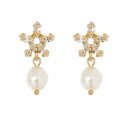 Caroline Svedbom Emmy øredobber pearl/crystal