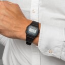 Casio F-105W Herreklokke i Resinplast, Svart, 35.4x39 mm