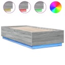  Sengeramme med LED-lys grå sonoma 100x200 cm konstruert tre 8721012273658
