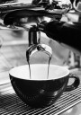 Pouring Espresso Coffee Into a Cup B&W Plakat Plakat / 21x30cm