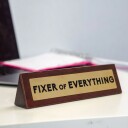 Boxer Gifts Skrivebordsskilt Fixer Of Everything DK1041
