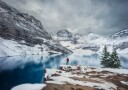 Hiker At Snowy Lake Plakat / 21x30
