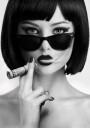 Confident Glamour Smoke Plakat / 100x150
