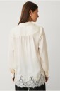 Ellos Collection   Satengbluse med blondekant   Hvit