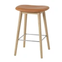 Muuto Fiber bar pallet låg Wood Base   65 cm   Refine Leather Cognac Oak