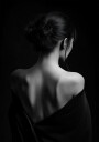 Feminine Elegance in Black and White Plakat Plakat / 50x70cm