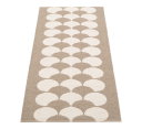 Pappelina Poppy matte potato vanilje 70x150 cm