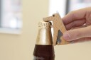 Kikkerland Flaskeåpner Hent! i Bøk og Rustfritt Stål, Magnetisk