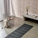 Pappelina Lea teppe Black/Misty Mint/Vanilla 70 x 225 cm