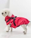Rødt Regndekken Til Hund Med Sele