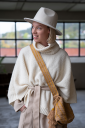 105-11 Florence poncho & halstube
