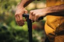 Fiskars Ergo Løksetter 100 cm med støttende stålskafte for enkel planting