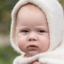 Strikkedress med hette - garnpakke i Bluum Fluffy Alpaca