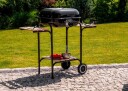 Stor hagegrill med justerbar rist og trehyller