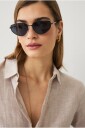 Ellos Collection   Solbrille med kattøye design   Svart