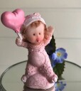 Bordpynt Baby på pute med hjerte rosa