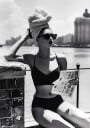 Women Reading Newspaper Print Plakat Plakat / 70x100cm